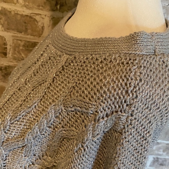 Soho Women's Gray Cable Knit Sweater. Size L. Sparkly with silver threads. - Picture 6 of 13